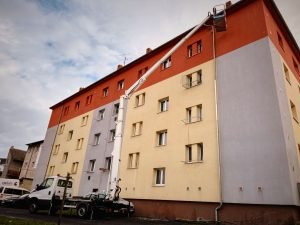 Pronájem autoplošiny Cela DT 25 si lze objednat s kompletním servisem.